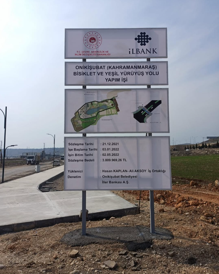 Kahramanmaraş ayaklı inşaat tabelası üretimi ve montajı Onikişubat Bisiklet ve Yeşil Yürüyüş Yolu Projesi