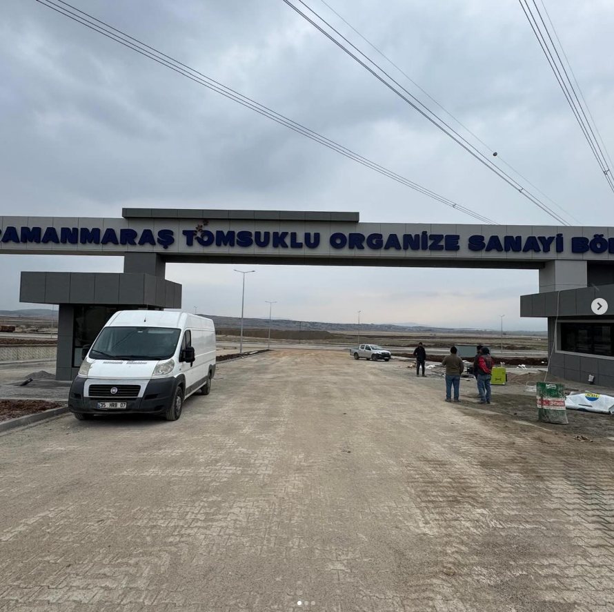 Kahramanmaraş Tömsuklu Organize Sanayi Bölgesi kurumsal ışıklı cephe uygulaması